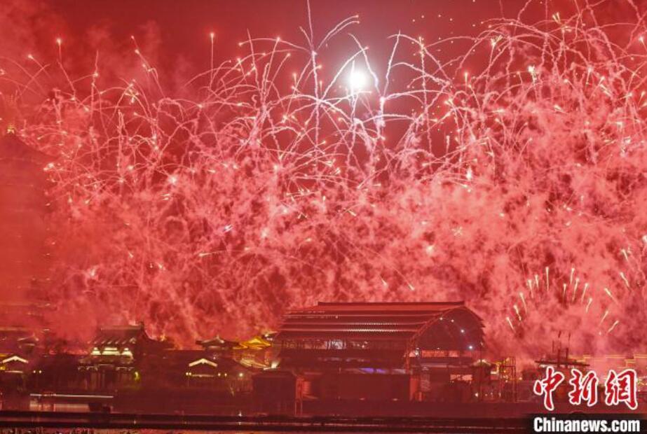 第1回長(zhǎng)沙市観光発展大會(huì)に華を添えるドローンショー　湖南省