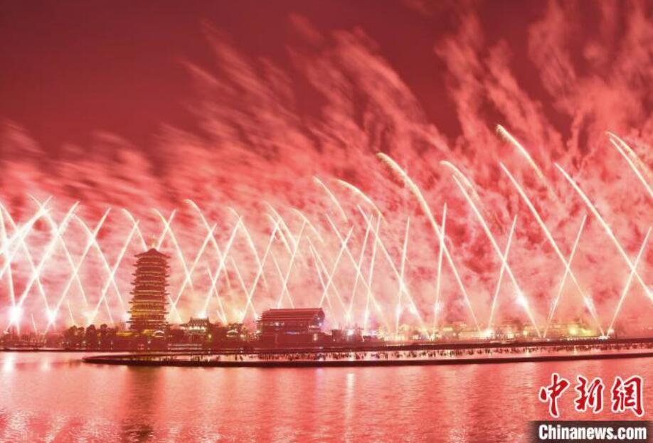 第1回長沙市観光発展大會に華を添えるドローンショー　湖南省