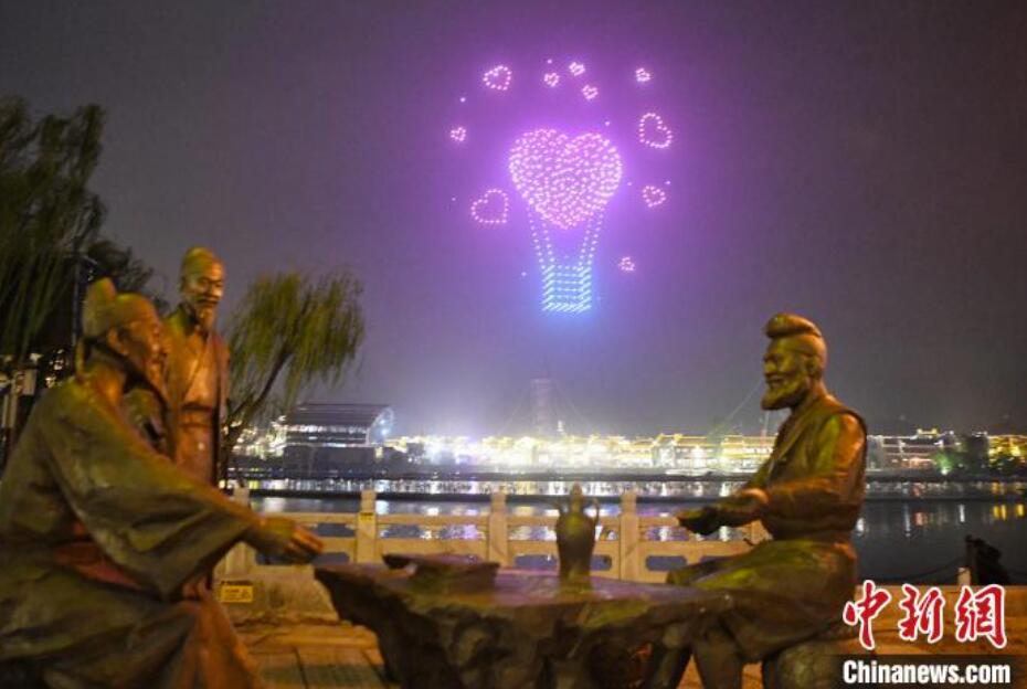 第1回長沙市観光発展大會に華を添えるドローンショー　湖南省