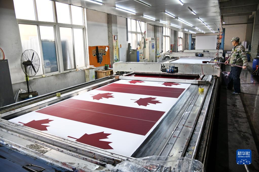 カタールW杯フラッグ誕生の地　山東省青島