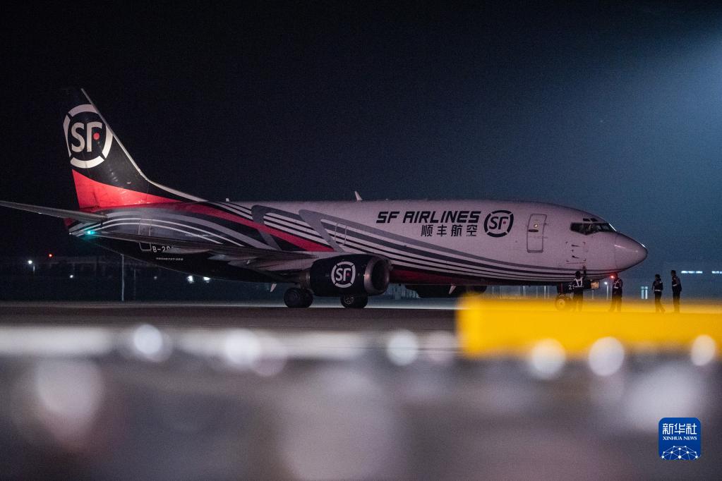 鄂州花湖空港で貨物路線が就航　湖北省