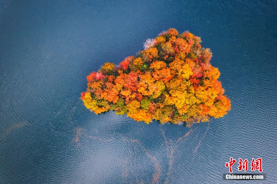 訪れる人々を魅了する白竜湖の風景　四川省広元