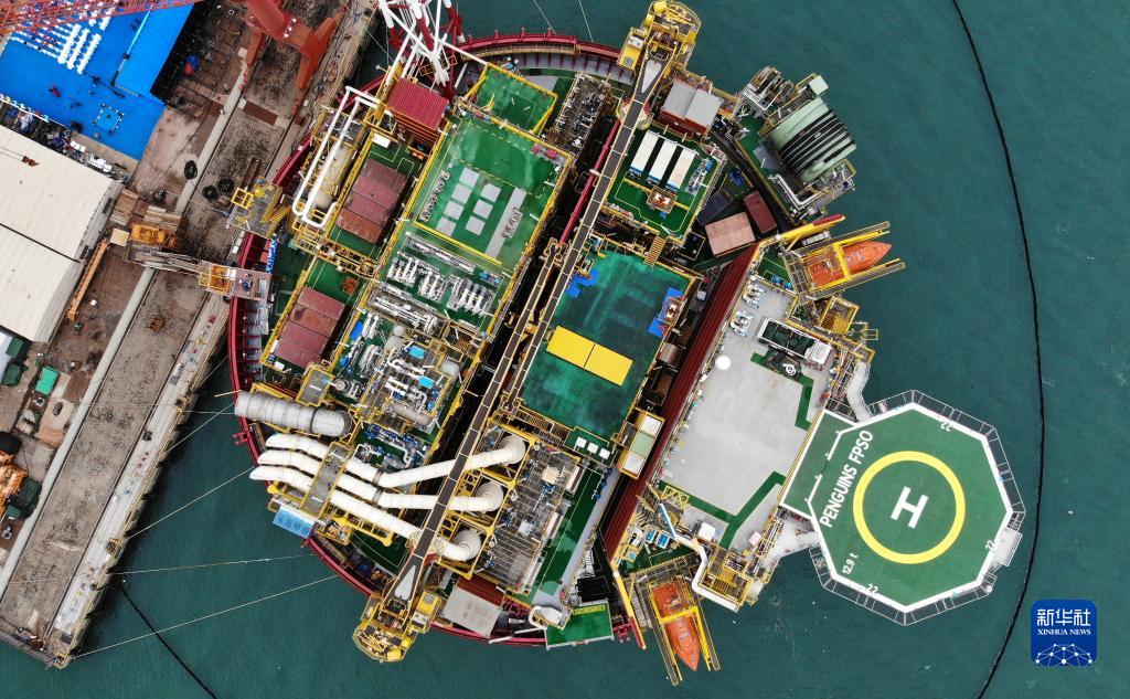 中國が製造した巨大浮體式石油生産貯蔵積出設(shè)備が引き渡し　山東省