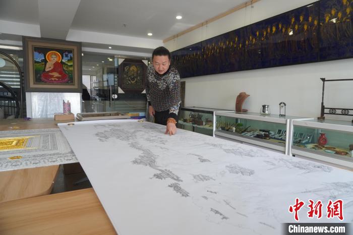 「掐絲琺瑯」の技術(shù)を守り続けて30年以上　蘭州の畫家?李海明さん