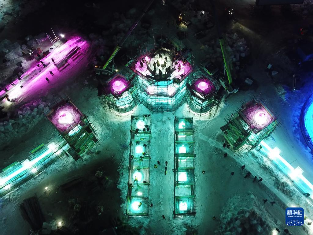 會場設(shè)営が急ピッチで進む氷雪大世界　黒竜江省哈爾浜