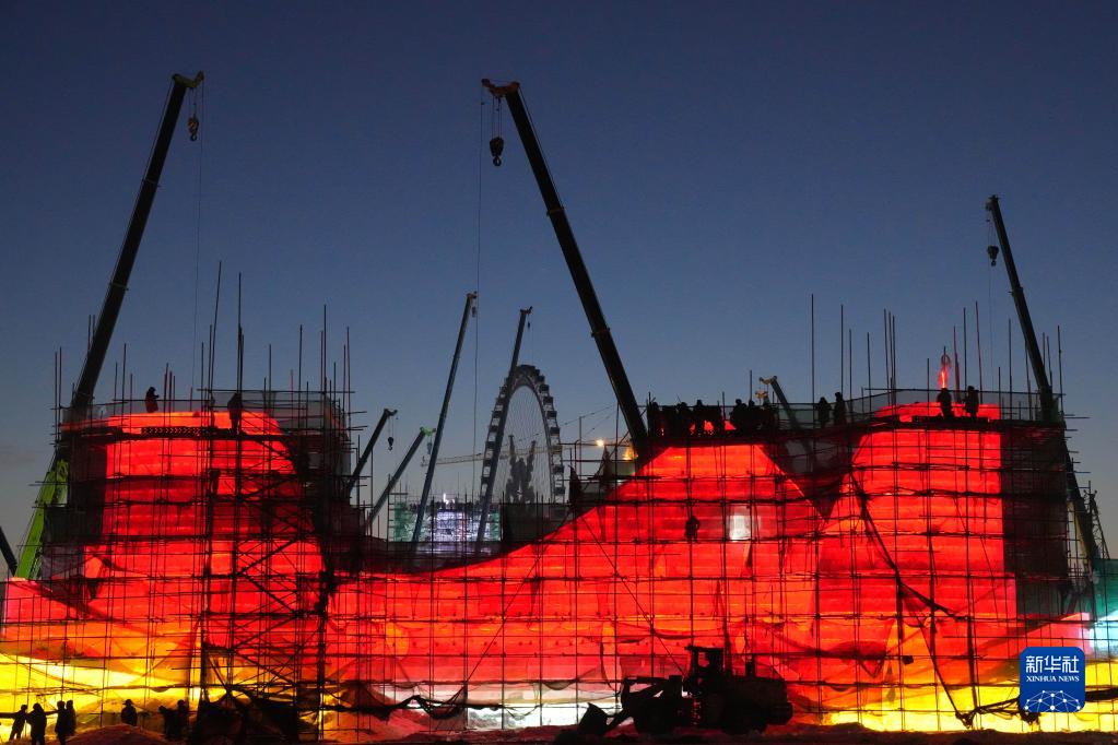 會(huì)場(chǎng)設(shè)営が急ピッチで進(jìn)む氷雪大世界　黒竜江省哈爾浜