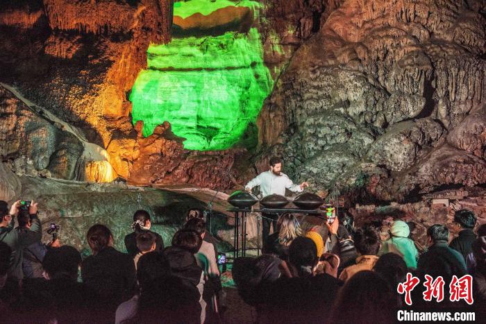 「天上の調(diào)べ」　桂林の鍾乳洞に響くハンドパンの音色　広西