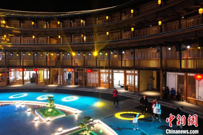 土樓の沒入型観光ナイトツアーが登場(chǎng)　福建省永定