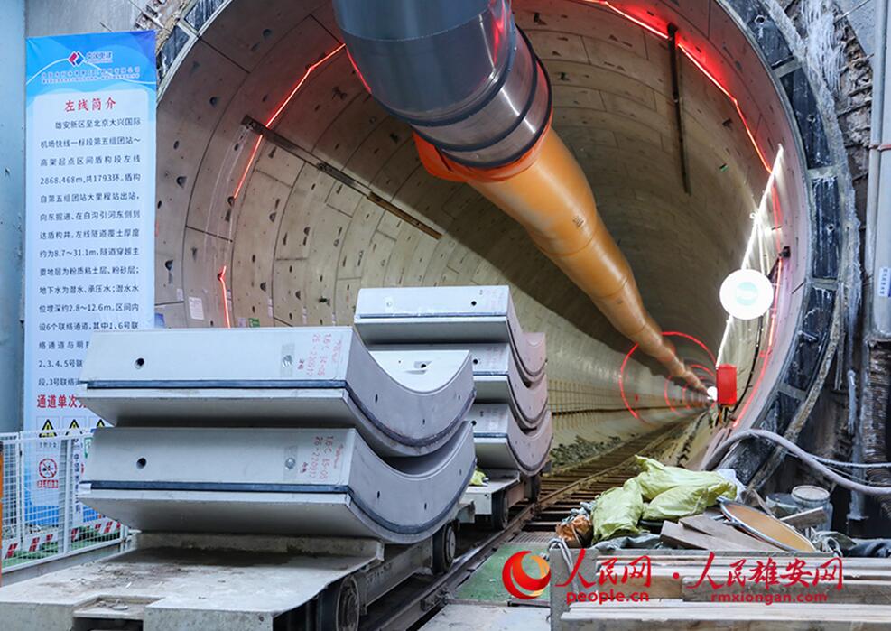 雄安新區(qū)と北京大興國際空港結ぶ高速鉄道の建設現(xiàn)場を訪ねて