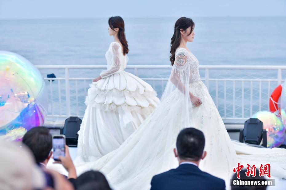 「ブライダルファッション?トレンド2023発表會(huì)」が開催　海南省三亜