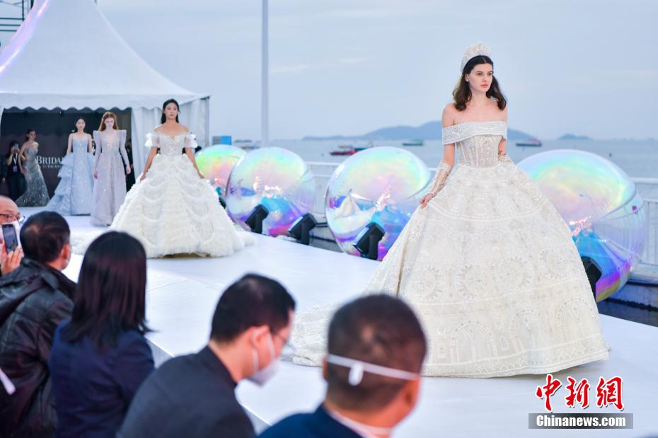 「ブライダルファッション?トレンド2023発表會」が開催　海南省三亜