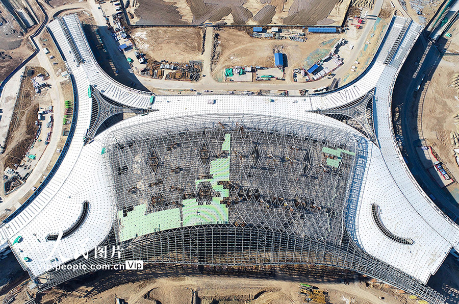 呼和浩特新空港ターミナルビルの輪郭現(xiàn)る　內蒙古