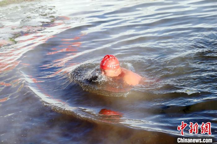 氷點下40度での寒中水泳チャレンジ　內蒙古