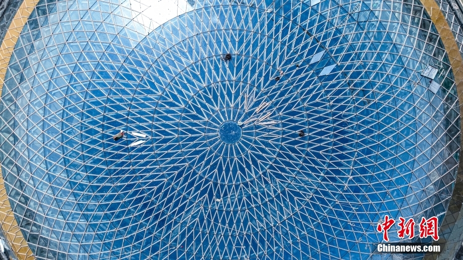 世界最大の球體建築のガラス製カーテンウォールが完成　浙江省湖州