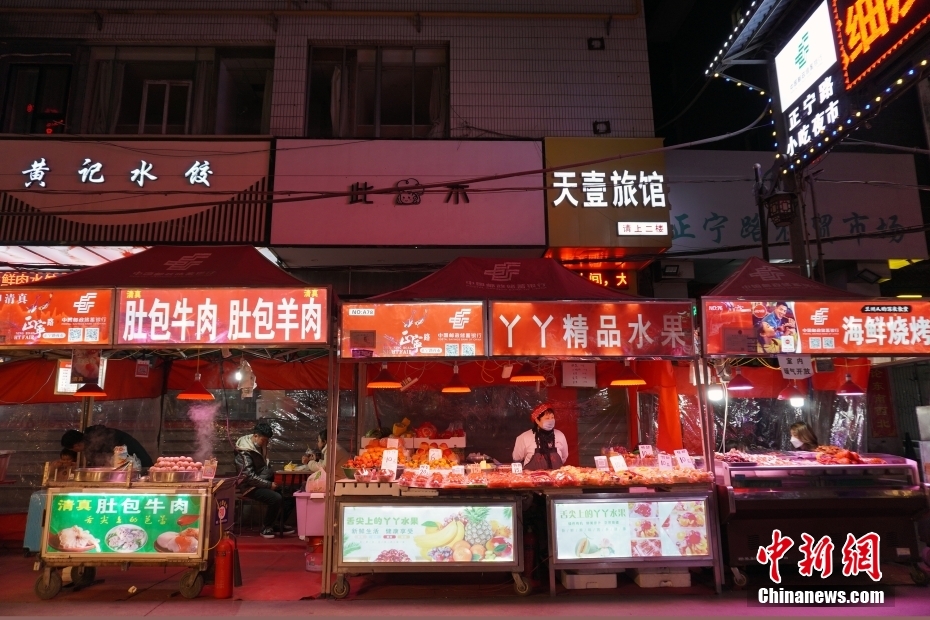 活気が戻ってきたナイトマーケット　甘粛省蘭州