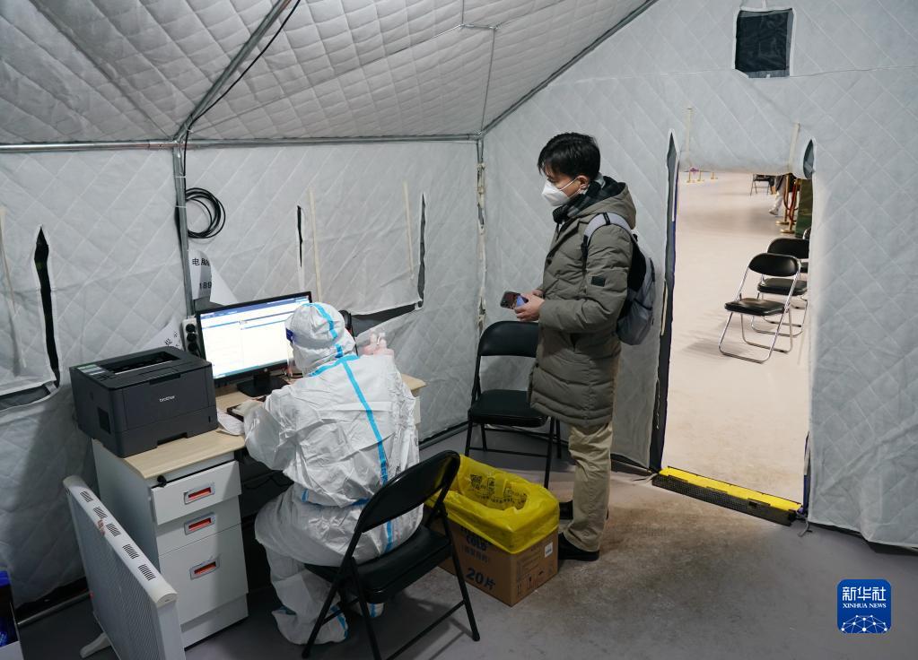 體育館に臨時の発熱外來を設置　北京市