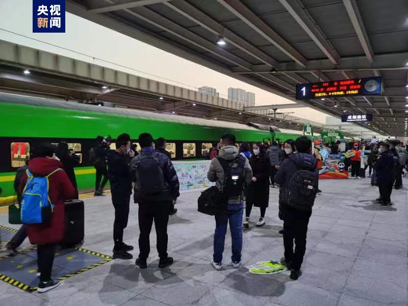 新成昆線が全線開(kāi)通　成都‐昆明間の所要時(shí)間が約7時(shí)間に短縮