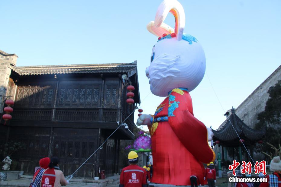 老門東景勝地に大型干支ランタン「文學(xué)福兎」が登場　江蘇省南京