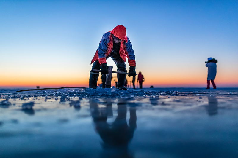 査干湖で大規(guī)模な「冬漁」　吉林省
