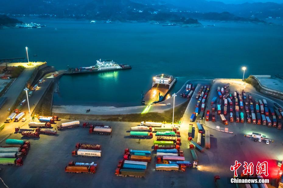 長江三峽の水運(yùn)、秩序よく頻繁に往來　湖北省