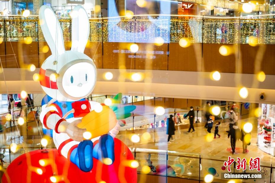新年を盛り上げる「宇宙ウサギ」が商業(yè)施設(shè)に登場(chǎng)　北京