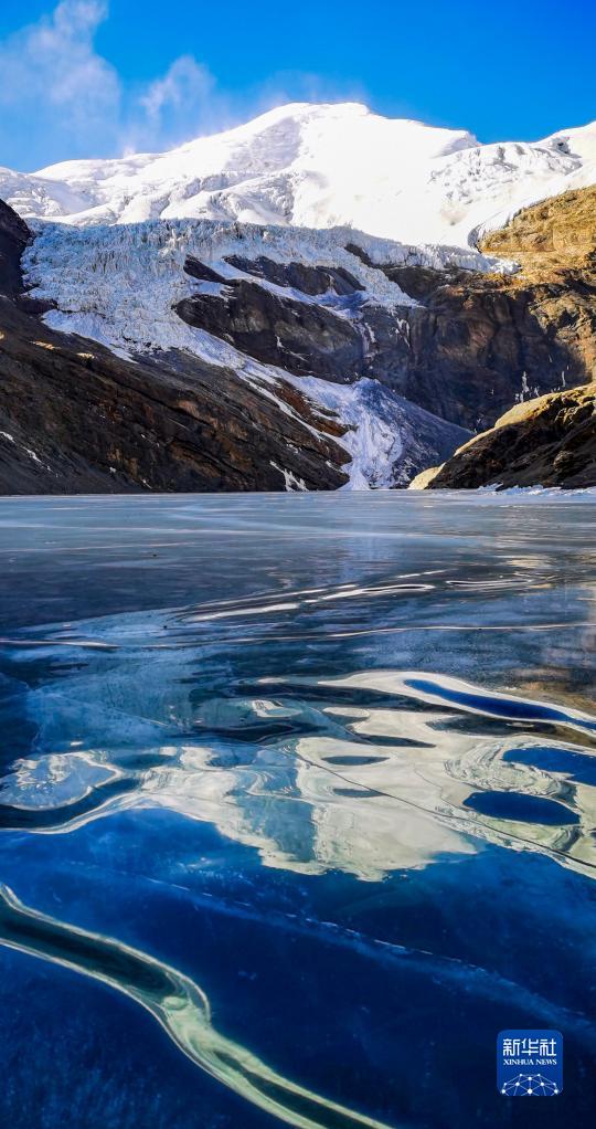 どこまでも青く、美しい冬の湖?崗布錯(cuò)　西蔵自治區(qū)