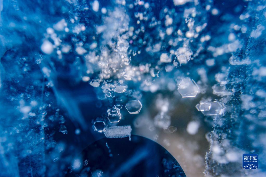 どこまでも青く、美しい冬の湖?崗布錯　西蔵自治區(qū)