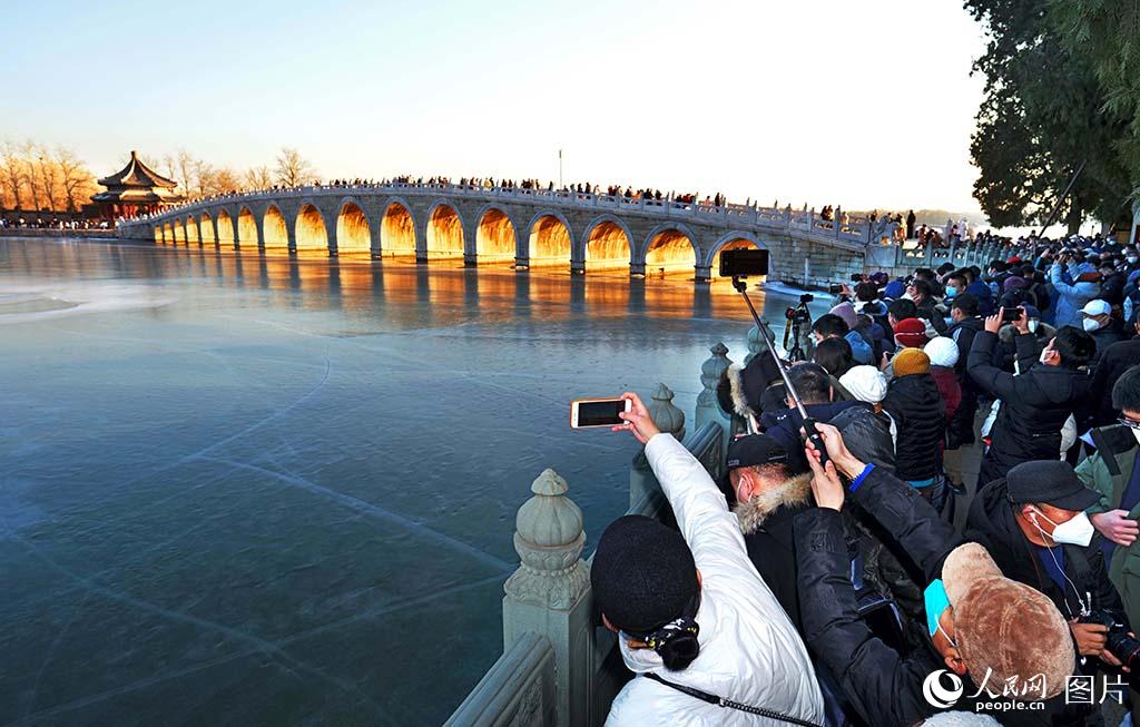 北京市で最大規(guī)模！頤和園昆明湖屋外アイスリンクがオープン