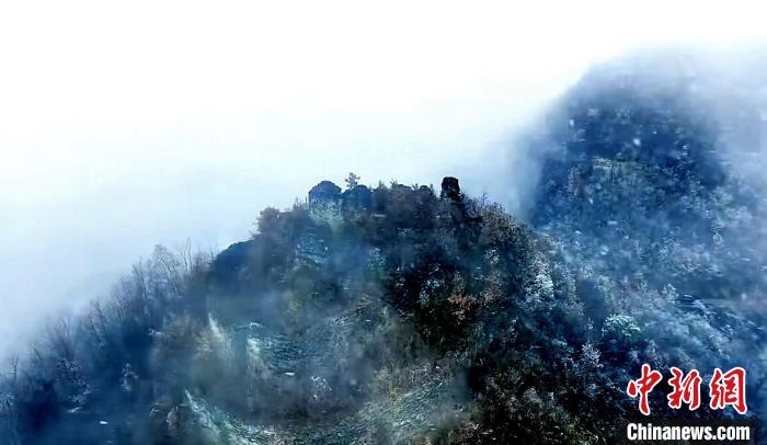 雪化粧を施された美しい農(nóng)村　湖北省南漳