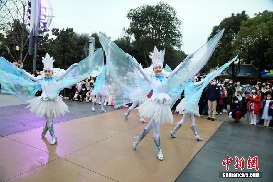 人気を集める上海ディズニーの「ウィンター?マジック?パレード」