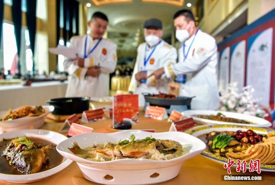 主役は地元の天然魚！「烏倫古湖の冷水性魚料理コンテスト」　新疆