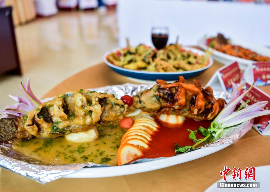 主役は地元の天然魚！「烏倫古湖の冷水性魚料理コンテスト」　新疆