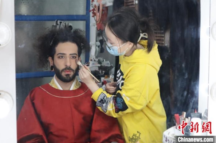 中國文化を體験してPRするブラジル男性の「漢服マニア」　陝西省西安