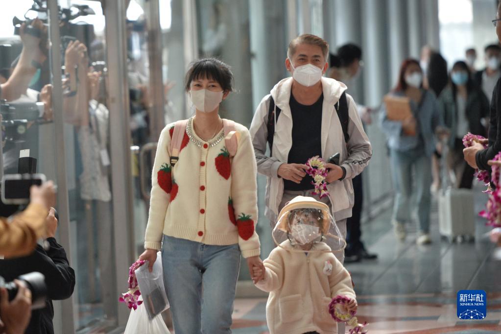 空港で中國人旅客歓迎セレモニー　タイ