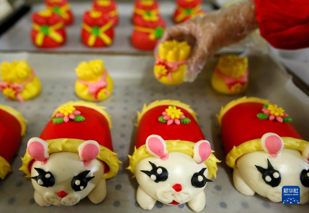 色鮮やかな飾り蒸しパン「花饃」で迎える春節(jié)　山東省