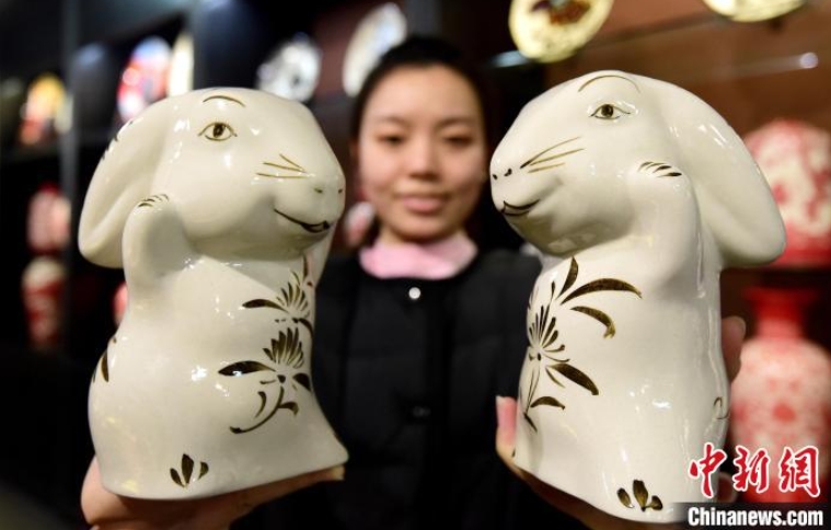 「中國磁州窯の里」で干支テーマの陶磁器を生産　河北省峰峰鉱區(qū)