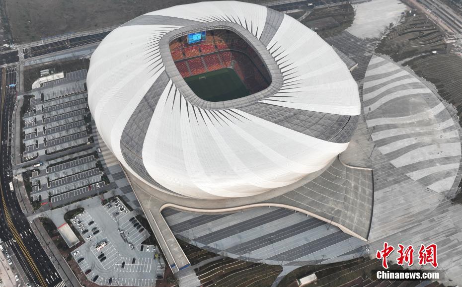 重慶市初の本格的なサッカースタジアムを訪ねて