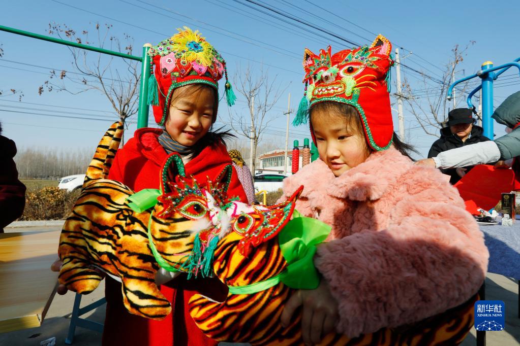 まもなく到來(lái)する春節(jié)を無(wú)形文化財(cái)で祝うイベント　山東省泰安