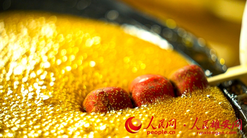 雄安の「糖葫蘆の里」、甘い年越しの味を?qū)盲堡搿『颖笔?></a></td></tr><tr><td class=