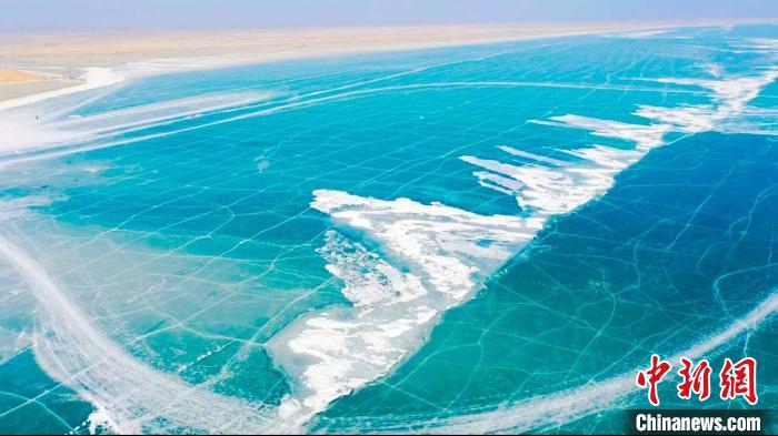 圧巻！中國最大の內(nèi)陸淡水湖に巨大な「氷上レリーフ」が出現(xiàn)