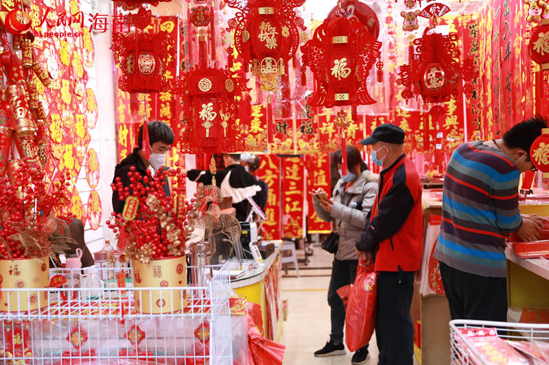 春節(jié)を待ちわび、年越しの準(zhǔn)備に活気づく舊市街　海南省?？?></a></td></tr><tr><td class=
