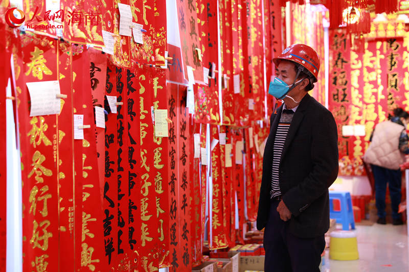 春節(jié)を待ちわび、年越しの準(zhǔn)備に活気づく舊市街　海南省?？?></a></td></tr><tr><td class=