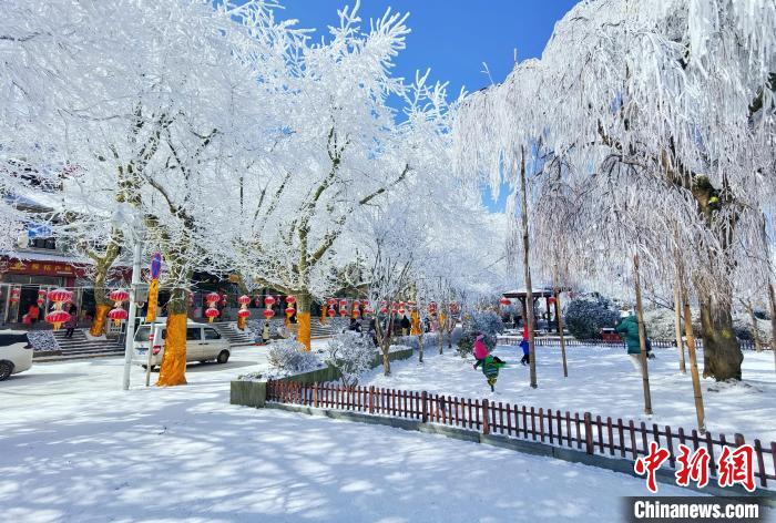 2023年の初雪が観測された江西省廬山　観光客を魅了