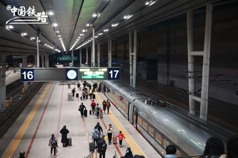 春節(jié)控えた中國で帰省客のピークに備え「夜行高速列車」を増発