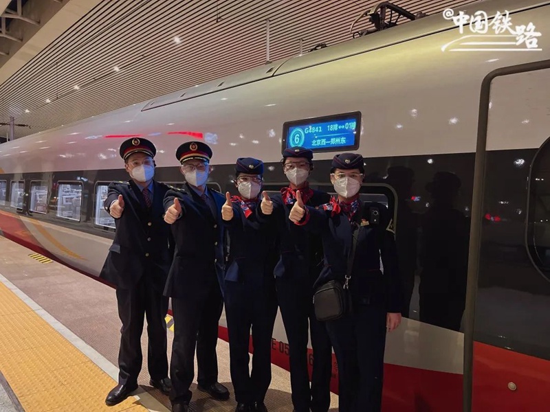 春節(jié)控えた中國(guó)で帰省客のピークに備え「夜行高速列車(chē)」を増発