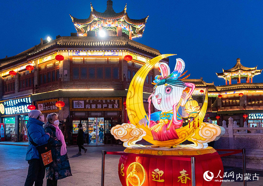 春節(jié)ムードを盛り上げるウサギの飾り提燈　內(nèi)蒙古