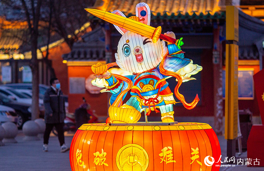 春節(jié)ムードを盛り上げるウサギの飾り提燈　內(nèi)蒙古