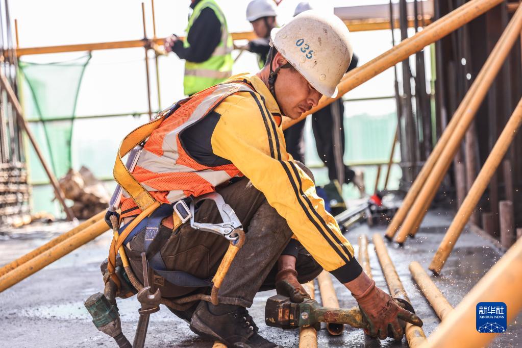 海南で最も高いビル?海南中心プロジェクトの建設(shè)作業(yè)、著々と進(jìn)む