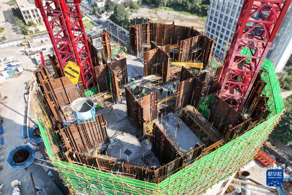 海南で最も高いビル?海南中心プロジェクトの建設(shè)作業(yè)、著々と進(jìn)む