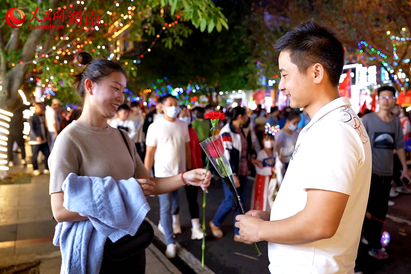 千年の歴史ある古城で元宵の夜盛り上げる伝統(tǒng)の「換花節(jié)」　海南省?？?></a></td></tr><tr><td class=